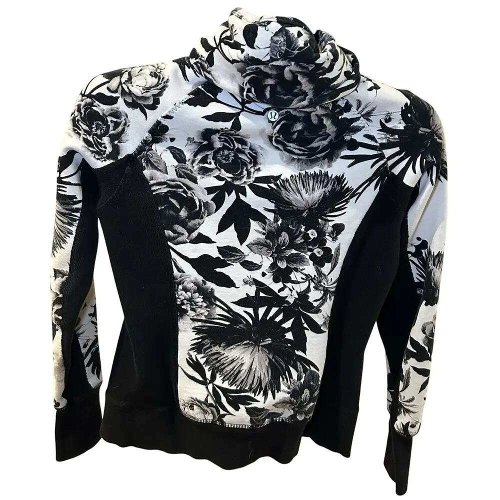Lululemon Calm & Cozy Jacket in Brisk Bloom Black White Women's size 6